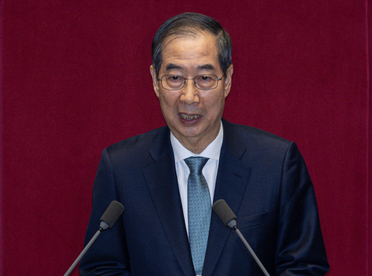 한덕수 대통령 권한대행 국무총리가 24일 서울 여의도 국회 본회의장에서 추가경정예산안 시정연설을 하고 있다. [연합뉴스]